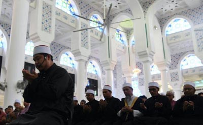 Malaysia Izinkan Shalat Berjamaah di Masjid Mulai Jumat Ini